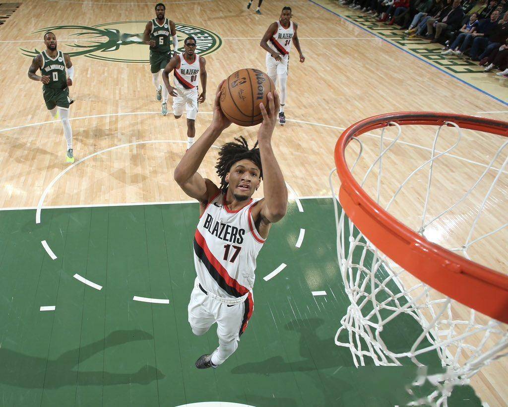 pg电子官网-开拓者客场战胜国王，利拉德32分