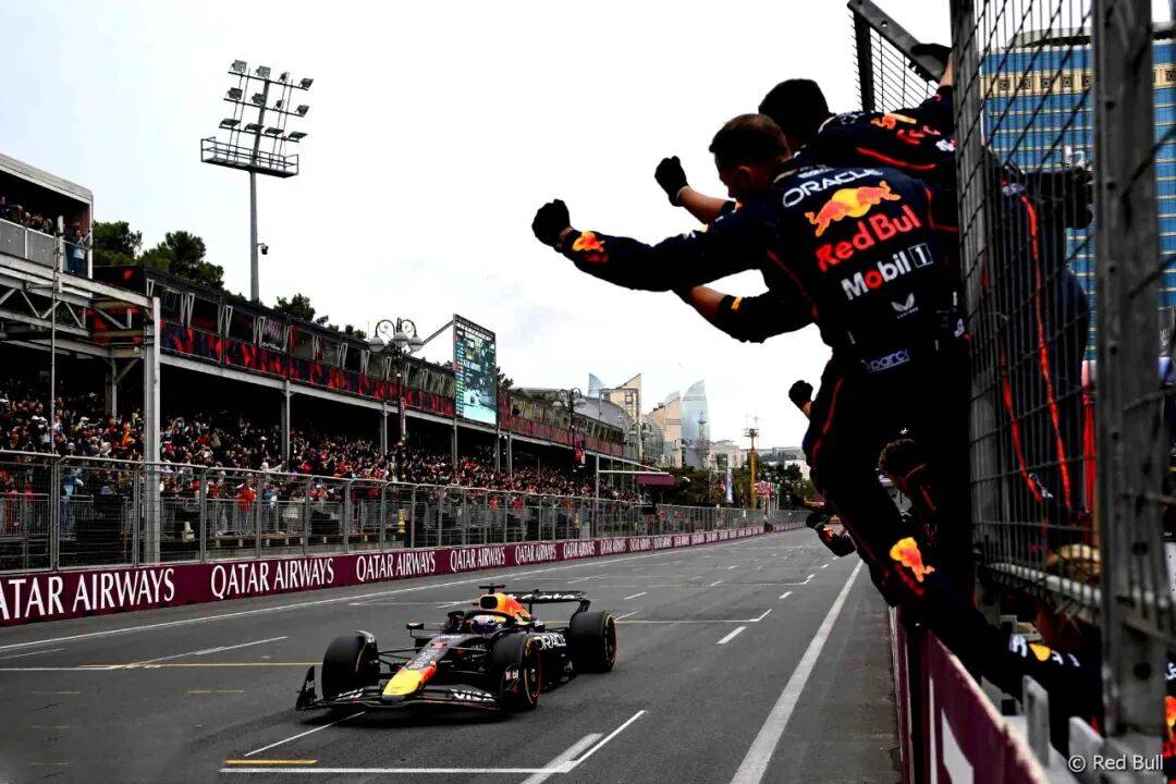 法拉利险胜红牛二队，皮亚斯特里统治全场