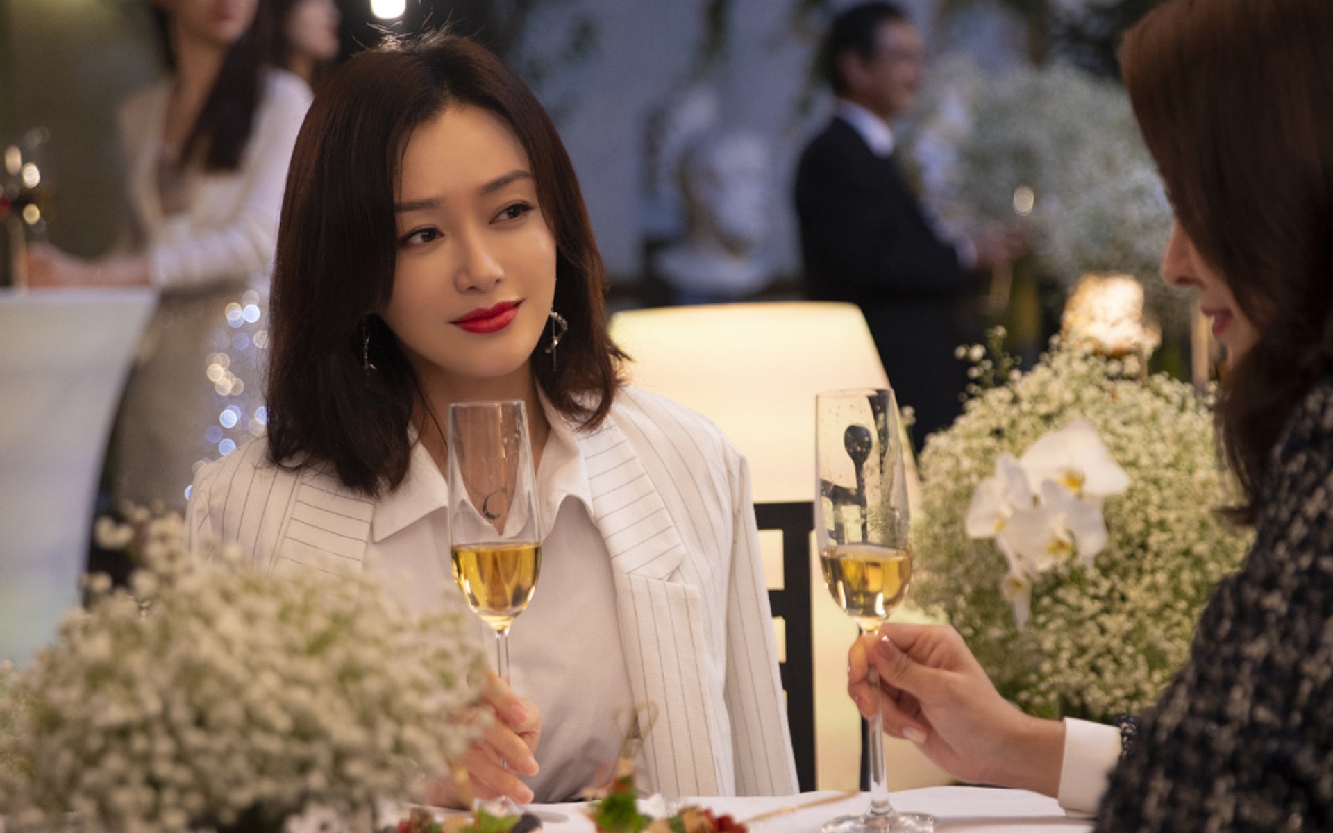 梅西巨星风采闪耀，卡塔尔对阵里昂之战彰显足球艺术与价值